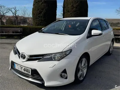 Usado Toyota Auris 124 CV (91 kW) 2014 Blanco Familiar