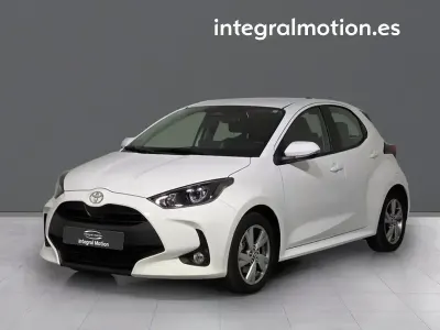 Usado Toyota Yaris Hybrid Active 115 CV (84 kW) 2025 Blanco