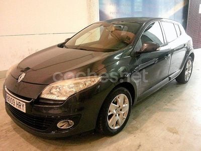 Gris / plata Usado 2013 Renault Mégane Dynamique Berlina | 4390 € (Precio justo)