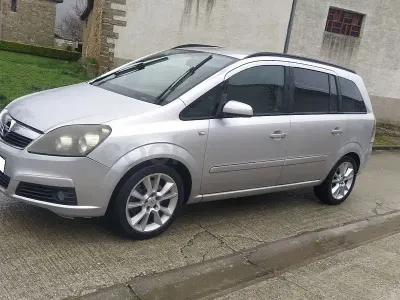 Usado Opel Zafira Enjoy 150 CV (110 kW) 2007 Gris / plata Monovolumen