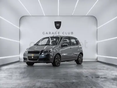 Usado Chevrolet Aveo LS 84 CV (61 kW) 2010 Gris / plata Berlina