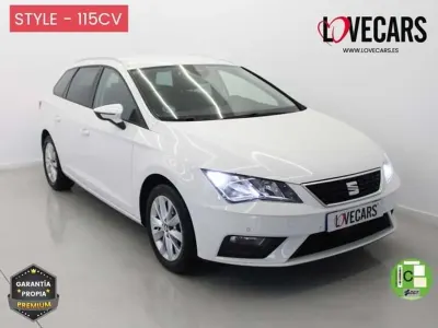 Usado Seat Leon ST Style 110 CV (80 kW) 2020 Blanco Familiar