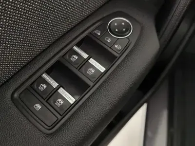 Usado Renault Captur Techno 100 CV (73 kW) 2025 Gris SUV