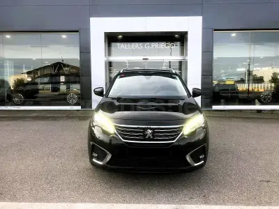 Używany Peugeot 5008 Active 120 KM (88 kW) 2017 Czarny SUV