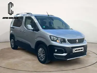 Usado Peugeot Rifter Active 131 CV (96 kW) 2019 Gris Monovolumen