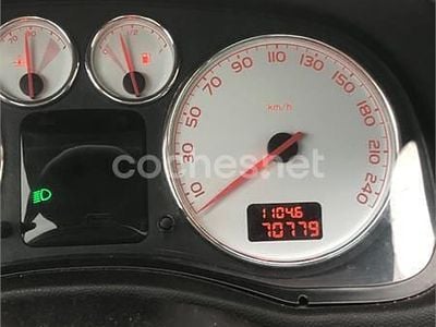 Usado Peugeot 307 CC 110 CV (80 kW) 2005 Negro Descapotable