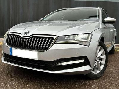 Gris Usado 2022 Skoda Superb Ambition Familiar | 17.300 € (Precio justo)