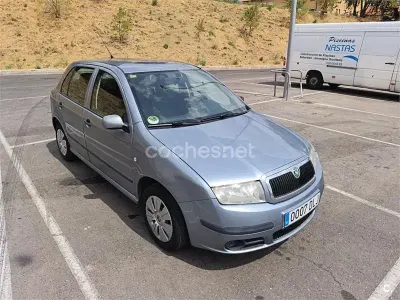 Usado Skoda Fabia 64 CV (47 kW) 2005 Azul Berlina