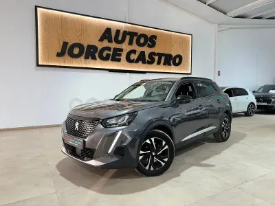 Usado Peugeot 2008 Allure 130 CV (95 kW) 2022 Gris / plata SUV