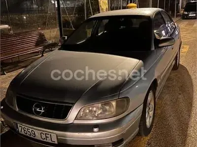 Usado Opel Omega Elegance 150 CV (110 kW) 2003 Gris / plata Berlina