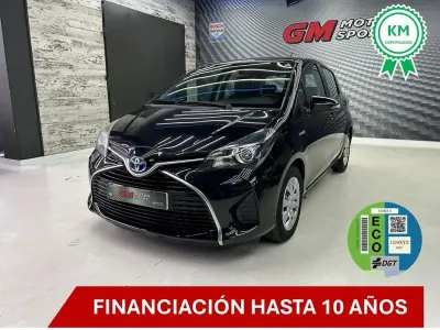 Usado Toyota Yaris Hybrid Active 99 CV (72 kW) 2017 Negro Utilitario