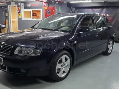 Usado Audi A4 130 CV (95 kW) 2002 Azul Familiar
