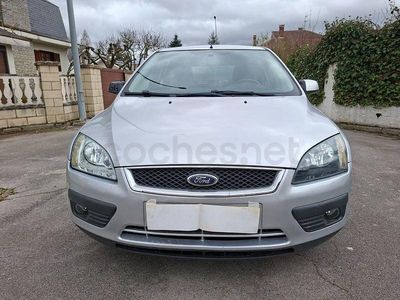 Usado Ford Focus Trend 109 CV (80 kW) 2005 Gris / plata Berlina