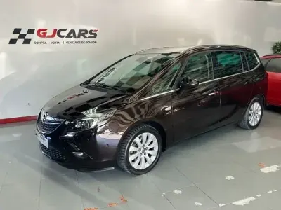 Usado Opel Zafira Excellence 165 HP (121 kW) 2012 Castanho Monovolume