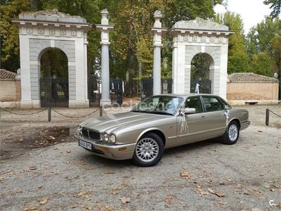 Usado Jaguar XJ8 Executive 240 CV (176 kW) 2001 Beige Berlina