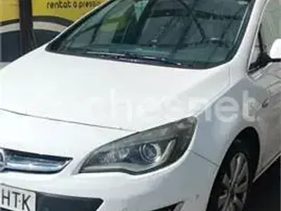 Usado Opel Astra Selective 130 CV (95 kW) 2013 Blanco Berlina