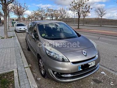 Usado Renault Grand Scénic III Dynamique 110 CV (80 kW) 2012 Marrón Monovolumen