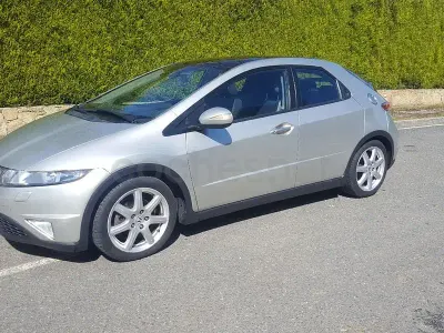 Usado Honda Civic Sport 140 CV (102 kW) 2009 Gris / plata Berlina
