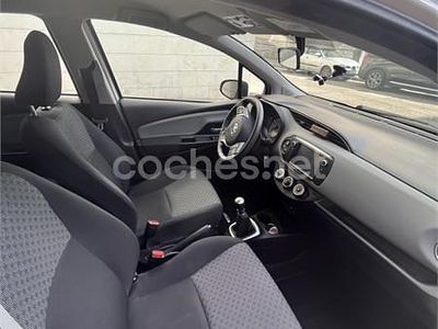 Blanco Usado 2015 Toyota Yaris City Berlina | 7800 € (Buen precio)