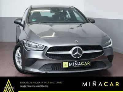 Usado Mercedes CLA180 116 CV (85 kW) 2022 Gris Coupe