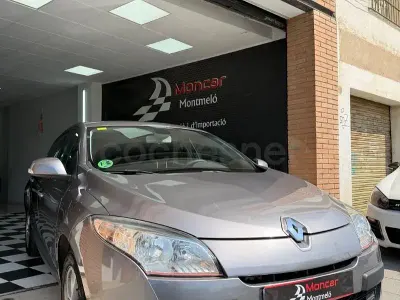 Usado Renault Mégane Dynamique 110 CV (80 kW) 2009 Gris / plata Berlina