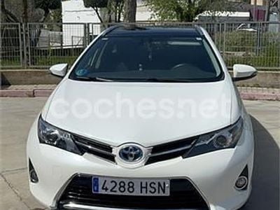 Käytetty Toyota Auris Hybrid Advance 136 HP (100 kW) 2013 Valkoinen Farmari