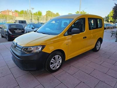 Begagnad VW Caddy 102 HK (75 kW) 2022 Gul Minibuss