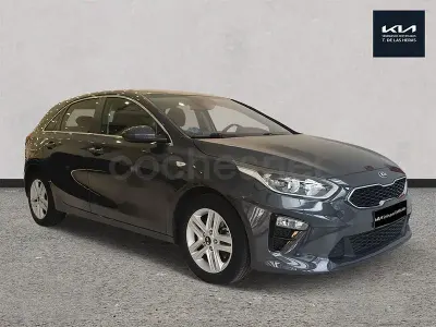 Usado Kia Ceed 136 CV (100 kW) 2022 Gris / plata Utilitario