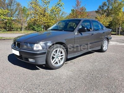 Gris / plata Usado 1993 BMW 320 Berlina | 9990 €