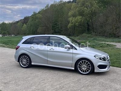 Usado Mercedes B200 136 CV (100 kW) 2019 Gris / plata Utilitario