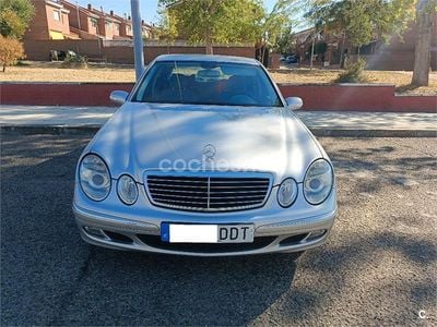 Usado Mercedes E220 Elegance 150 CV (110 kW) 2005 Gris / plata Berlina