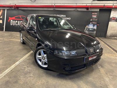 Usado Seat Leon Sport 110 CV (80 kW) 2003 Negro Utilitario