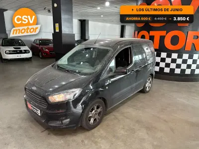 Usado Ford Tourneo Courier Trend 100 CV (73 kW) 2018 Negro Monovolumen