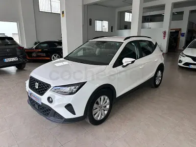 Usado Seat Arona Reference 95 CV (69 kW) 2022 Blanco SUV