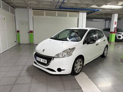 Blanco Usado 2017 Peugeot 208 Active Utilitario | 5900 € (Buen precio)
