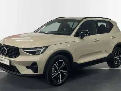 Usado Volvo XC40 Plus 163 CV (119 kW) 2025 Beige SUV