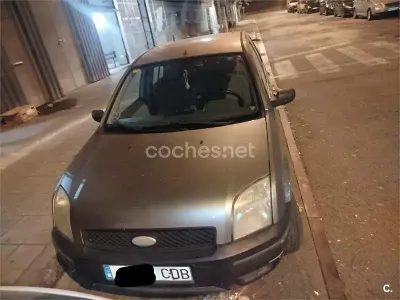 Usado Ford Fusion 100 CV (73 kW) 2002 Beige Utilitario