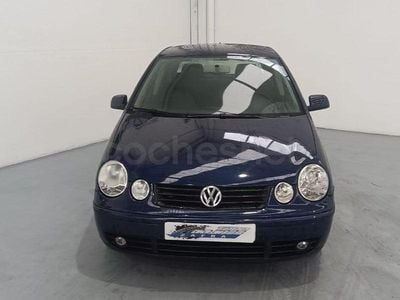 Usado VW Polo Highline 100 CV (73 kW) 2004 Azul Utilitario
