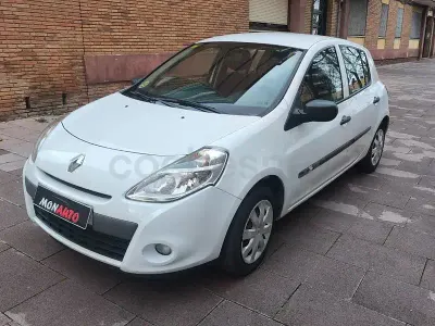 Usado Renault Clio III Collection 75 CV (55 kW) 2013 Blanco Berlina