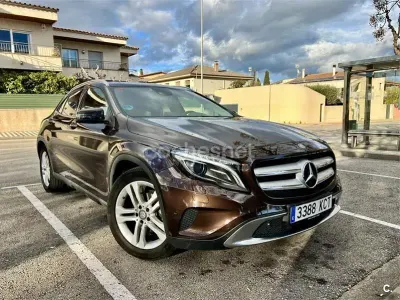 Usado Mercedes GLA200 AMG line 136 CV (100 kW) 2016 Marrón SUV