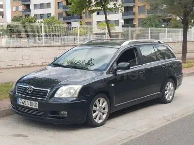 Usado Toyota Avensis Sol 116 CV (85 kW) 2005 Negro Familiar