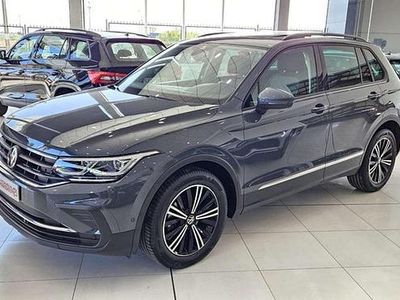 Gris Usado 2021 VW Tiguan Life SUV | 26.400 € (Un poco caro)