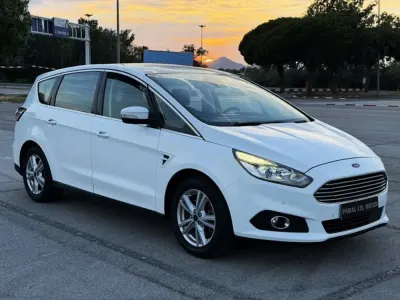 Usado Ford S-MAX Titanium 160 CV (117 kW) 2016 Blanco Monovolumen