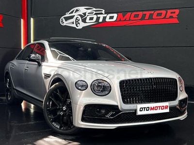 Usado Bentley Flying Spur 544 CV (400 kW) 2023 Gris / plata Berlina