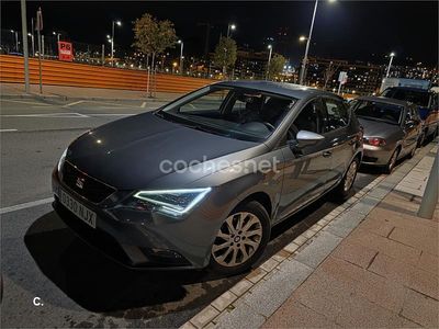 Usado Seat Leon Style 105 CV (77 kW) 2015 Gris / plata Berlina