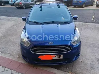 Usado Ford Ka Plus Ultimate 85 CV (62 kW) 2017 Azul Utilitario