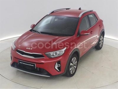 Rojo Usado 2024 Kia Stonic SUV | 20.220 € (Un poco caro)