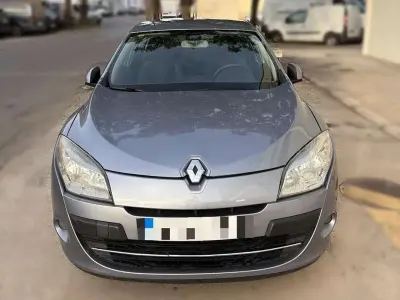 Usado Renault Mégane Dynamique 131 CV (96 kW) 2010 Gris Utilitario