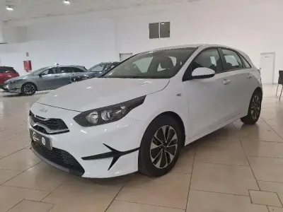 Usado Kia Ceed 100 CV (73 kW) 2025 Blanco Utilitario