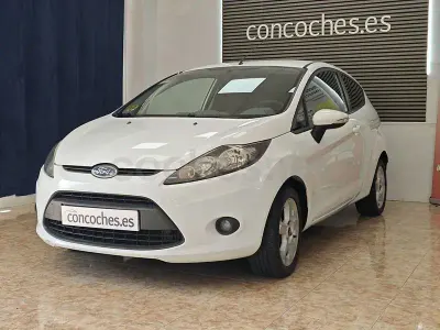 Usado Ford Fiesta Trend 68 CV (50 kW) 2010 Blanco Berlina